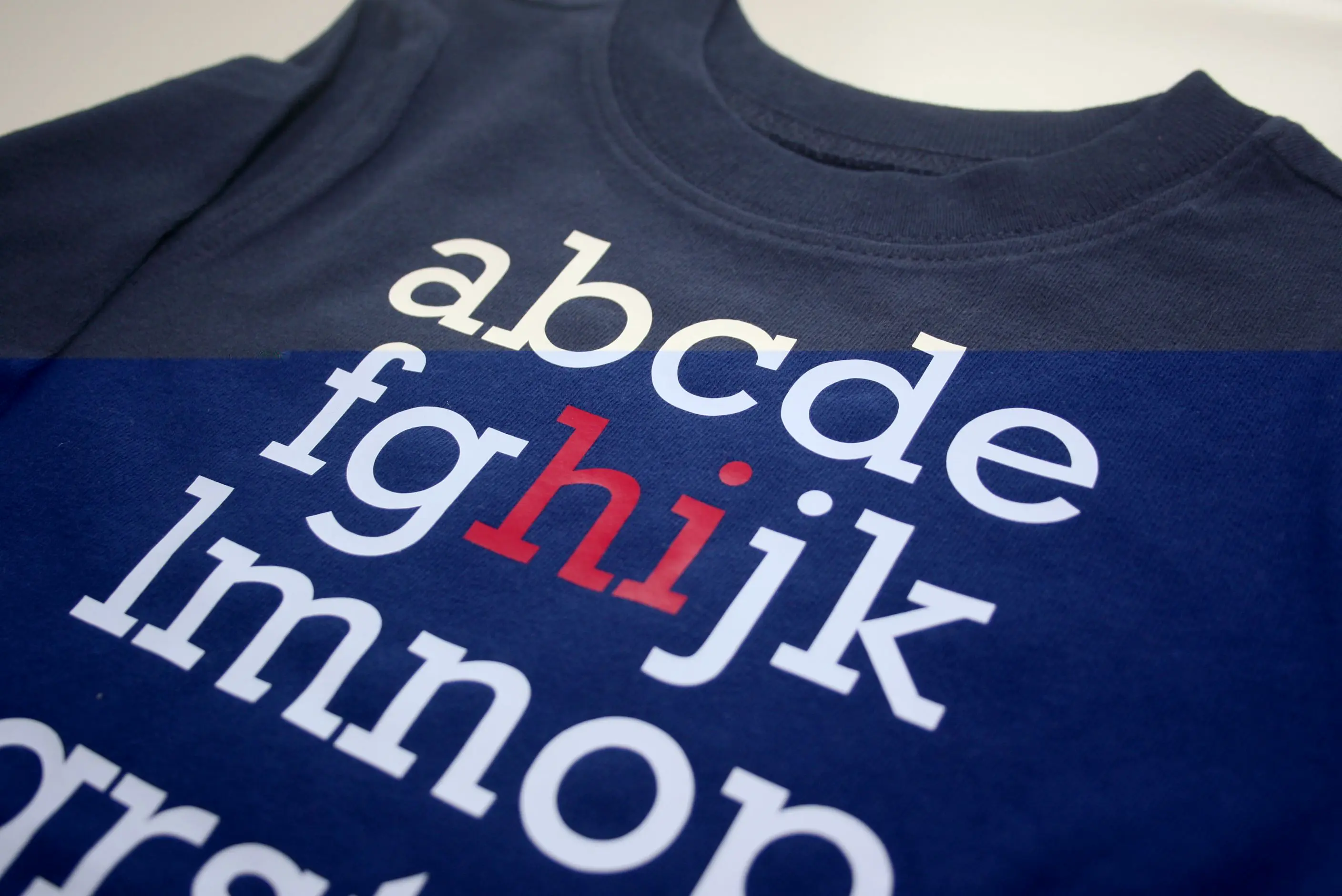 Tricouri imprimate cu autocolant