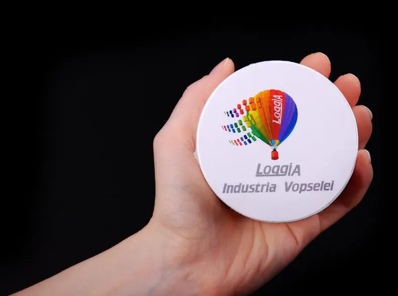 Tricouri comprimate in forma de rotund